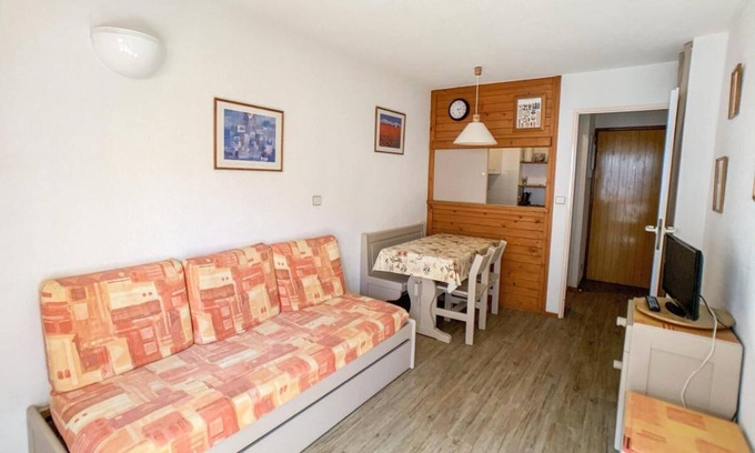 Tignes Apartment | 100m from resort center, 3rd floor, balcony, tv, ski locker, 27m², Tignes