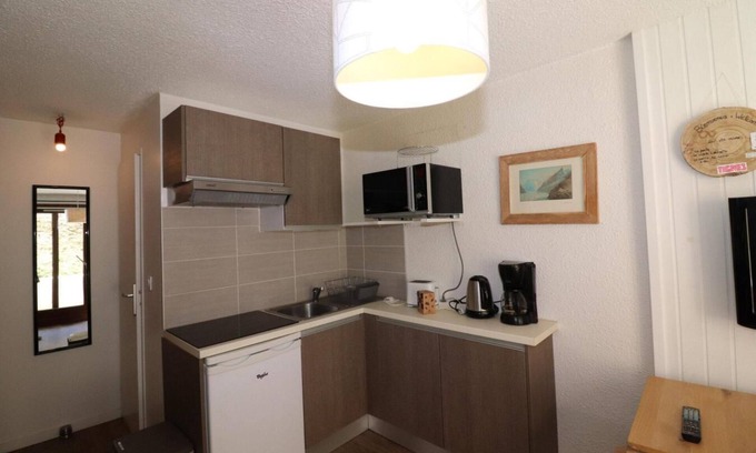 Les Boisses Apartment | 100m from shops, Ground floor, balcony, tv, ski locker, 24m², Tignes