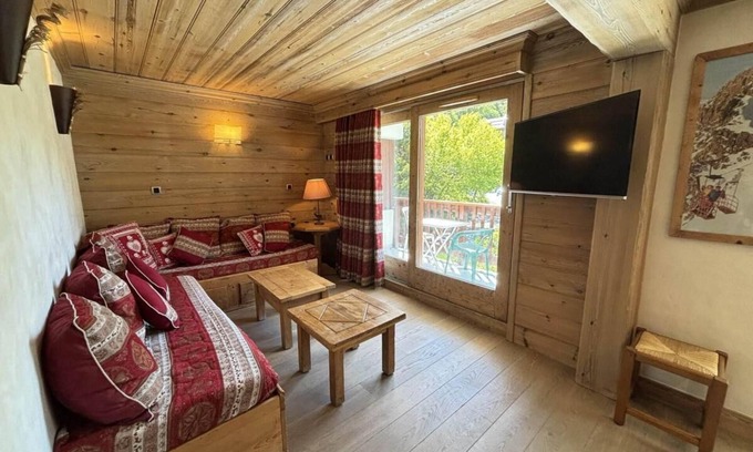 Meribel Centre Apartment | 100m from ski slopes, 4th floor, balcony, tv, ski locker, 70m², Méribel