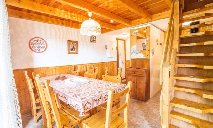 Villarodin-Bourget Apartment | 100m from ski slopes, 1st floor, balcony, parking, tv, ski locker, 47m², La Norma