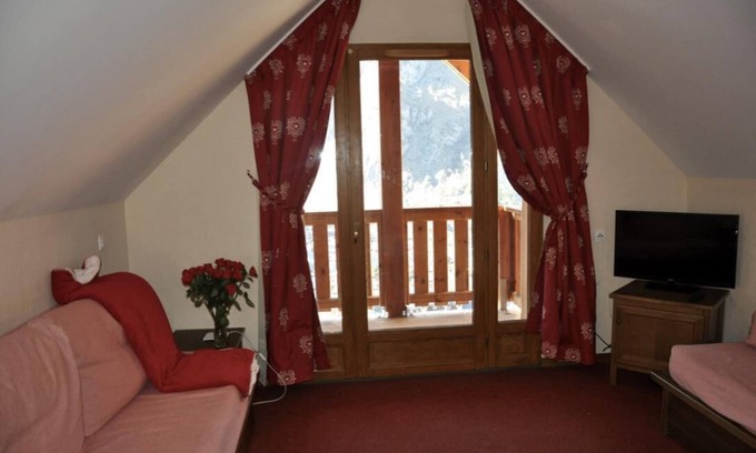 Valloire Apartment | 100m from ski slopes, 4th floor, balcony, parking, ski locker, 55m², Valloire