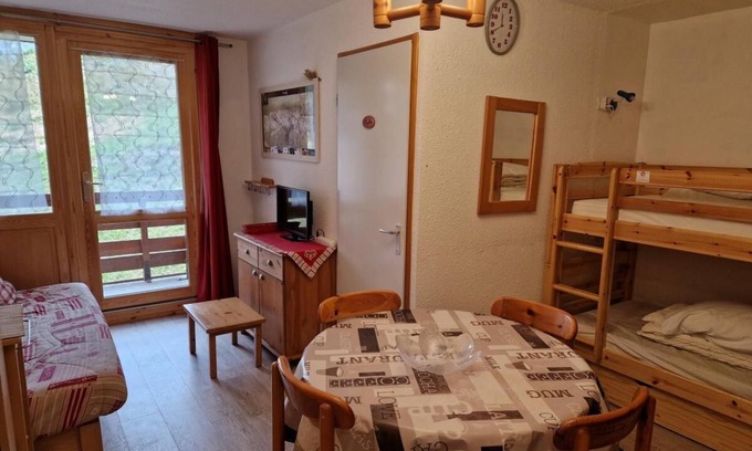 Montalbert Apartment | 100m from ski slopes, 1st floor, view ski slopes/village, balcony, tv, ski locker, 28m², Montalbert