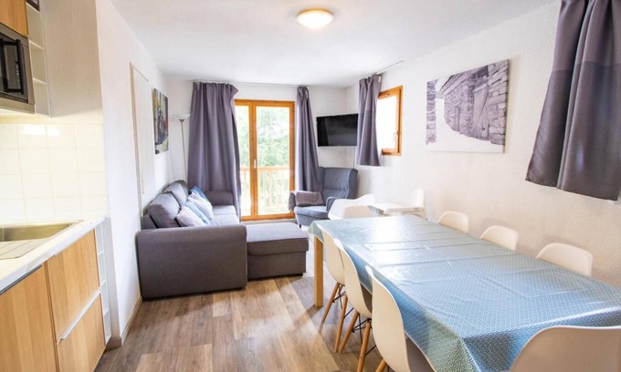 Valfrejus Apartment | 100m from ski slopes, 1st floor, balcony, tv, ski locker, 49m², Valfréjus
