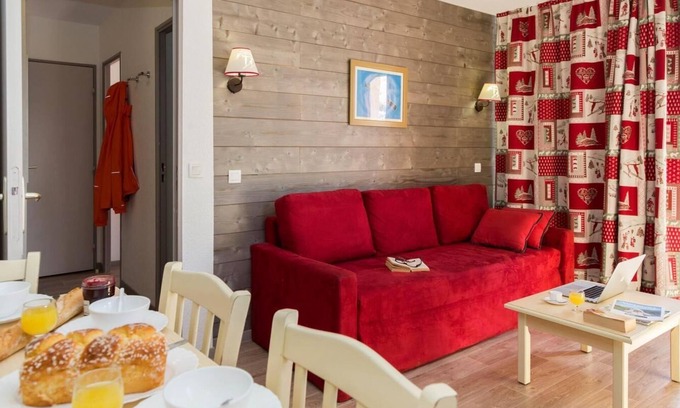 Valmeinier Apartment | 100m from ski slopes, tv, ski locker, 44-48m², Valmeinier