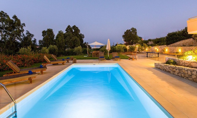 Marathi Villa | 100m to Beach/Private Heated Pool/Family-Friendly Villa/Ping Pong/BBQ