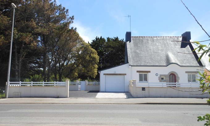 Ploemeur House | 100m² house with 480m² enclosed garden 200m from the sea
