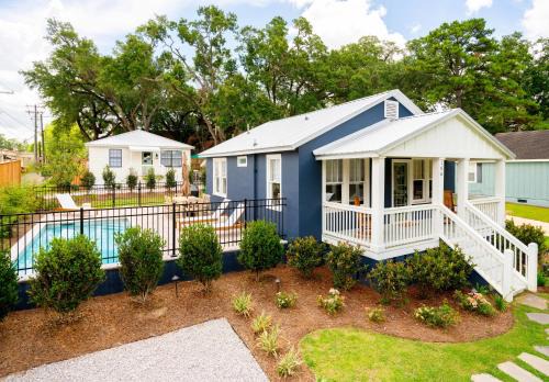 Fairhope House | 106 the Church St Collection with pool