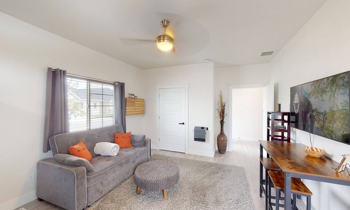 Twin Falls Apartment | 1087C - TJ Rancher Corp & Vacn Rental -Kitchenette