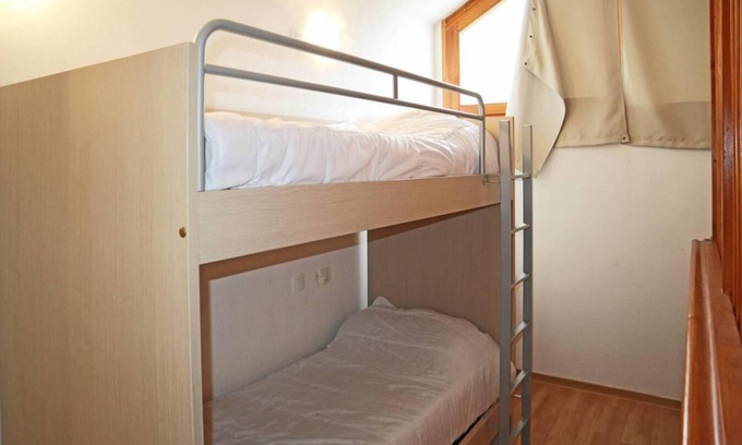 Les Orres Apartment | 10m from shops, 3rd floor, view mountain, swimming pool, balcony, tv, ski locker, 50m², Les Orres