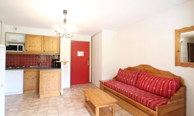 Val Cenis Apartment | 10m from ski slopes, 2nd floor, balcony, parking, tv, ski locker, 34m², Val Cenis