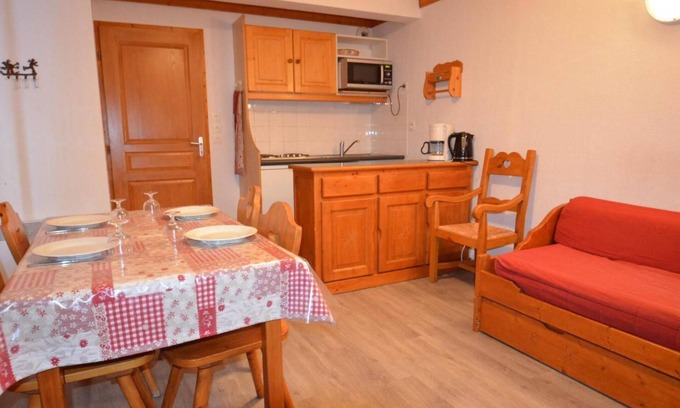 Les Bruyeres Apartment | 10m from ski slopes, 5th floor, view mountain, balcony, tv, ski locker, 44m², Les Menuires
