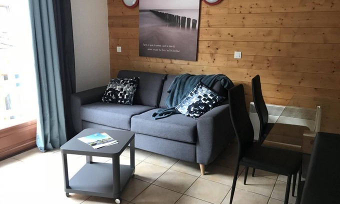Aussois Apartment | 10m from ski slopes, 1st floor, balcony, tv, ski locker, 40m², Aussois