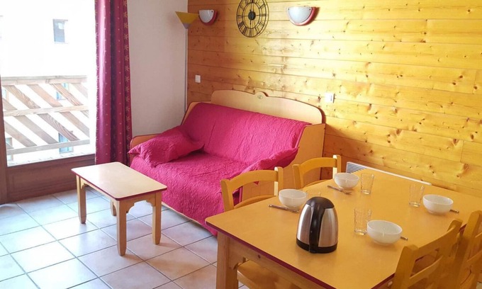 Aussois Apartment | 10m from ski slopes, 4th floor, balcony, tv, ski locker, 40m², Aussois