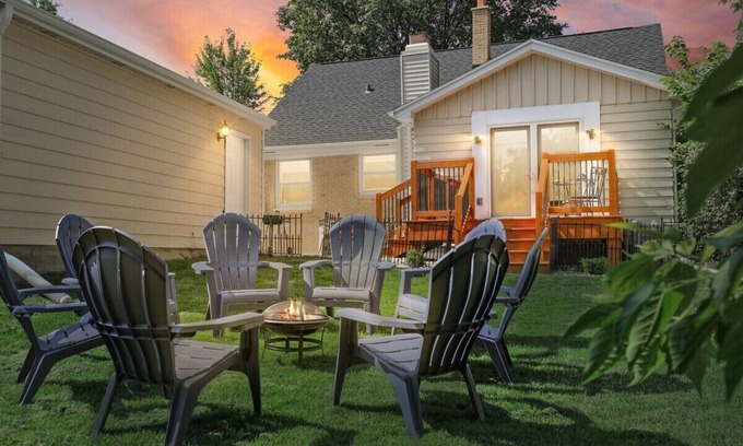 Wauwatosa House | 10min to DT + Fire Pit + Home Gym + Shuffleboard