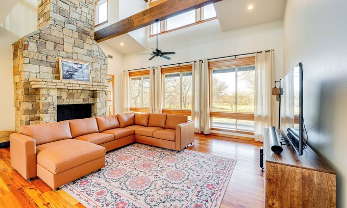 Little Elm House | 11 Mi to Downtown Denton: Spacious Ranch Retreat