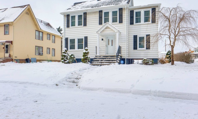 Garfield Heights House | 11 Mi to Dtwn Cleveland: Family Home w/Yard