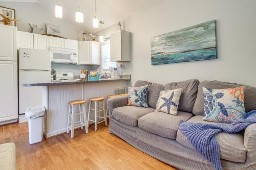 Hampstead House | 11 Mi to ICW Coastal Carolina Home with Pool Access