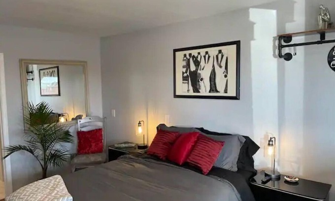 Eiber Apartment | 11 Music Room Vintage Motel EV Charging Available