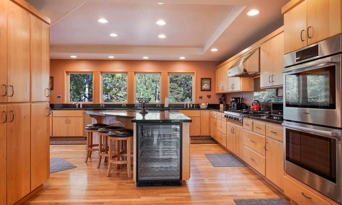 Sunriver House | 11 Tournament 5 Bedroom Home by RedAwning