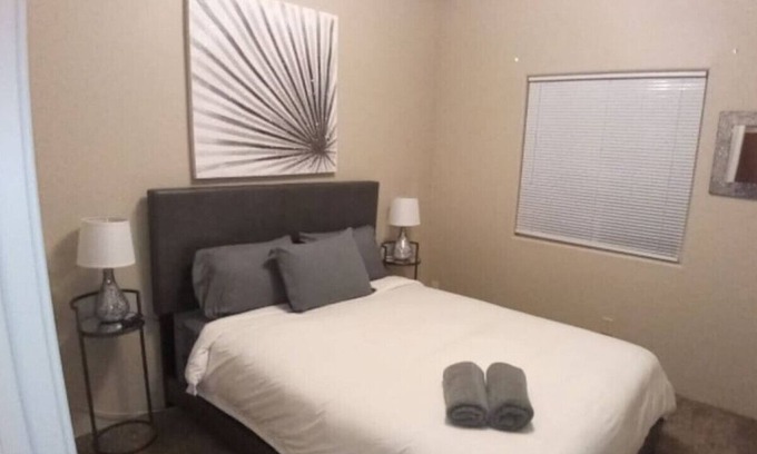 Palo Verde House | 1109-2 Camilla · Bright & Cozy Accommodation with Indoor Fireplace