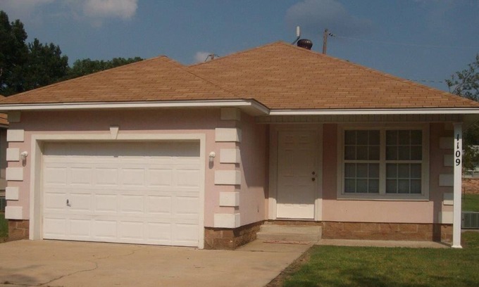 Russellville House | 1109 S. Boston Pl 3 bedroom, 2 bath house