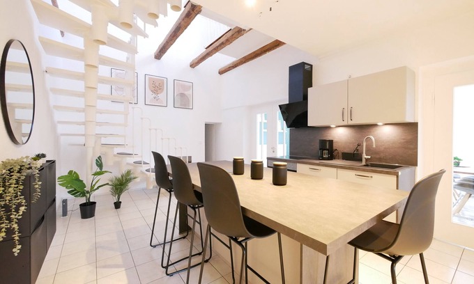 Kernstadt Apartment | 110m², Dachterrasse, Zentral