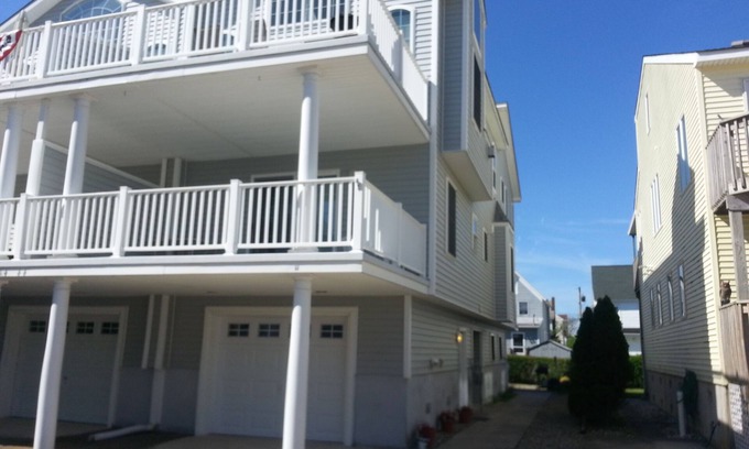 Sea Isle City House | 114 44th St. Close to Beach, Restaurants, and Bars in downtown Sea Isle