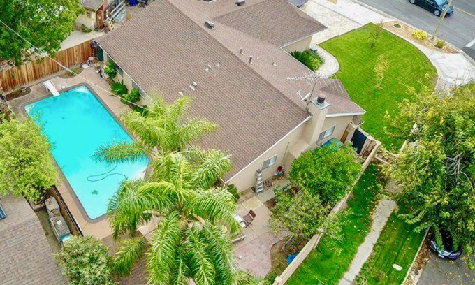 Granada Hills North House | 11640 Gothic Avenue