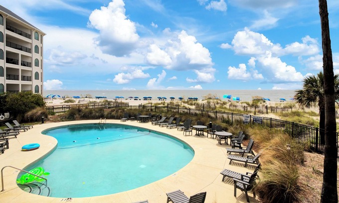 Isle of Palms Condo | 118 Seascape by AvantStay | Pool + Oceanfront Views