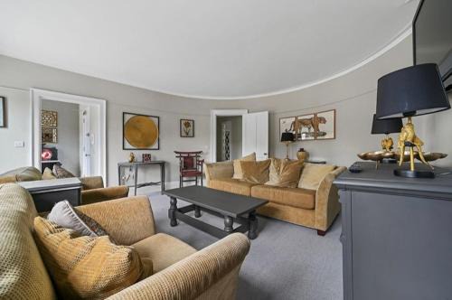 Bury St Edmunds Apartment | 119 Northgate st - Delightful one bedroom apartment with fantastic living space