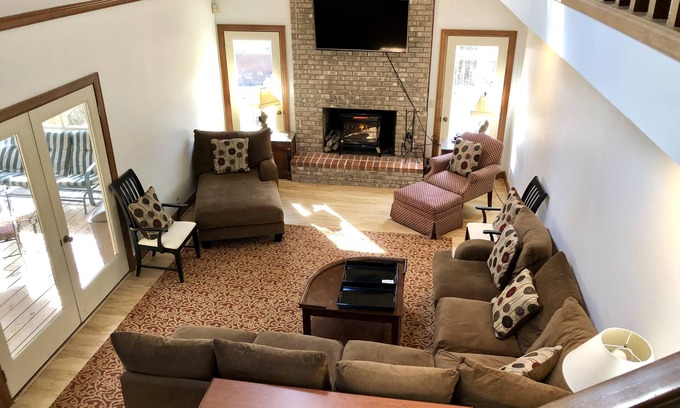 Lookout Mountain House | 12 bdrm~THE SHIRE~6miles Chatt.~🥇2Houses XL HOT TUB 1,000sqft deck