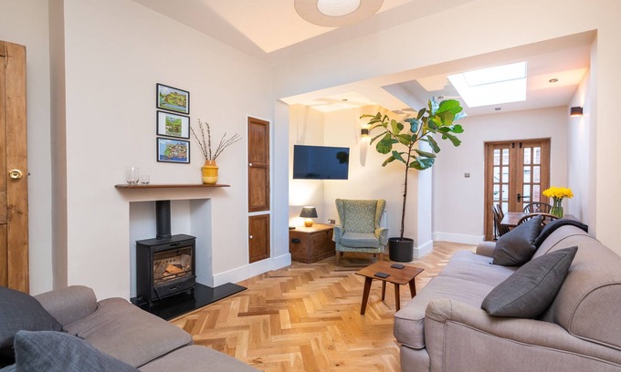 Heworth House | 12 Emmerson Street · Stylishly Refurbished 2-Bed Home in York I Pass The Keys