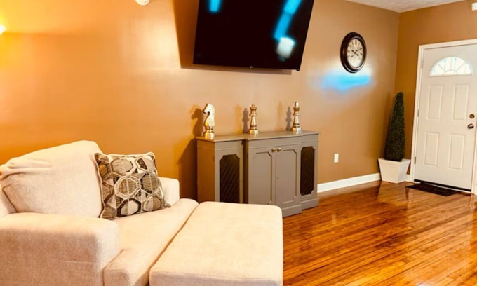 Lake Charles House | 12 GUEST HOME IN HISTORIC DISTRICT WITH FAMILY FRIENDLY PATIO