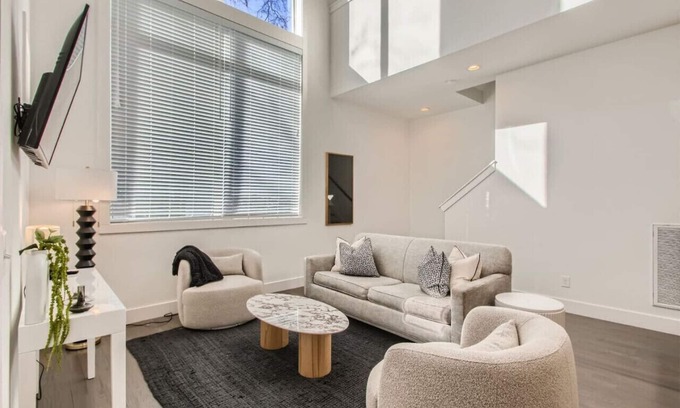 Berry Hill House | 12- Luxe Modern Home- The Music City Collection