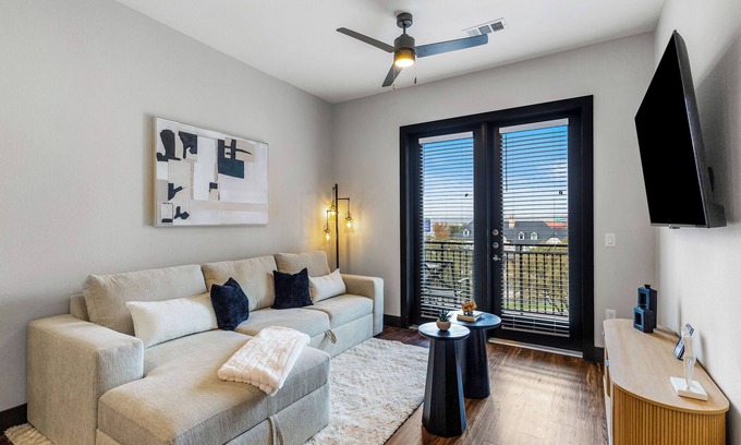 North Burnet Apartment | 12 Min to Downtown | Pool, Balcony & Free Parking