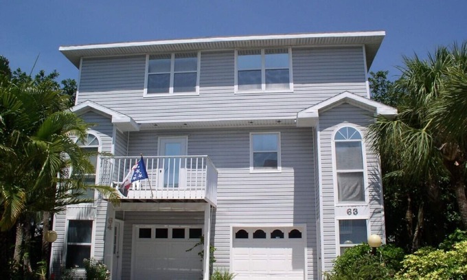 Holmes Beach Condo | 120 m² condominium with nice afternoon sun