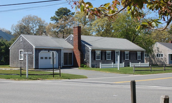 West Harwich House | 1200 Feet to Beach-Meticulously clean and nicely decorated. Awesome location!