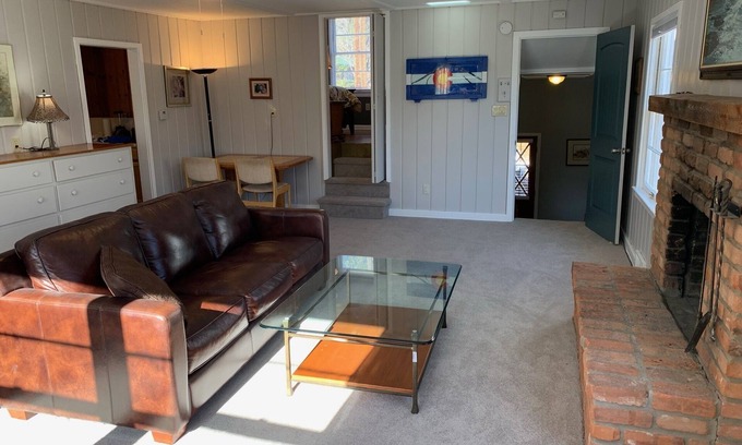 Broadmoor House | 1200sqft, 1Bd,1Ba,1Car garage in Cheyenne Canyon