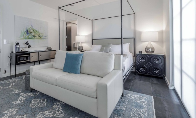 Midtown Hotel | 121 Hotel by AvantStay | Modern Executive Suite w/Juliet Balcony In Nashville!