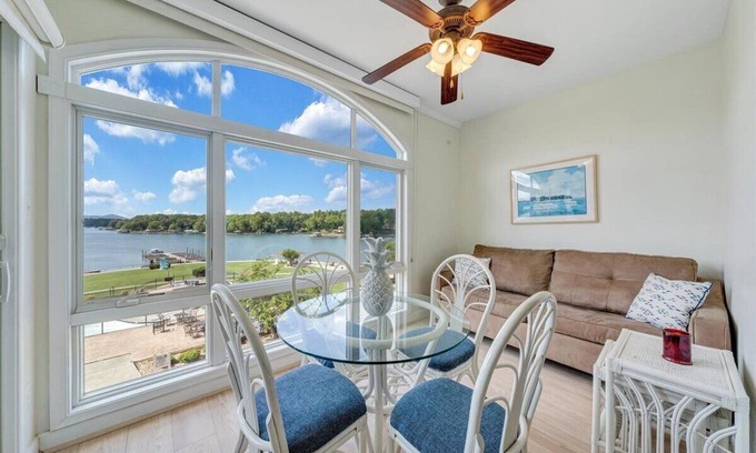 Smith Mountain Lake Apartment | #121 Pointe - 3 Bedroom Lakefront Condo at Mariners SML