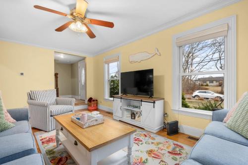 Buzzards Bay House | 121 Presidents Road Bourne Gray Gables Getaway