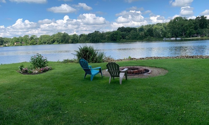 Lakeville Cottage | 125/nt after discount Oct 6-10 two nt minimum-Lakefront Cottage at O'Dells Lake