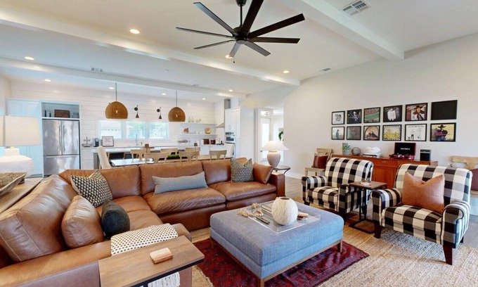 Southeast College Park Apartment | 12th Man on Dexter: 17 min Walk to Kyle