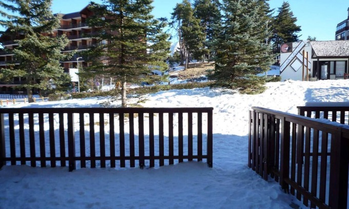 La Joue du Loup Apartment | 130m from ski slopes, Ground floor, view ski slopes, terrace, tv, ski locker, 40m², La Joue du Loup