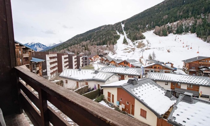 Villarodin-Bourget Apartment | 130m from ski slopes, 4th floor, balcony, parking, tv, ski locker, 35m², La Norma