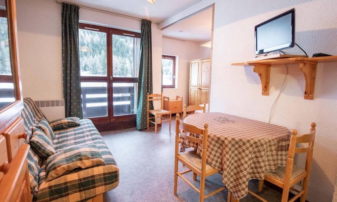 Villarodin-Bourget Apartment | 130m from ski slopes, 5th floor, balcony, parking, tv, ski locker, 27m², La Norma