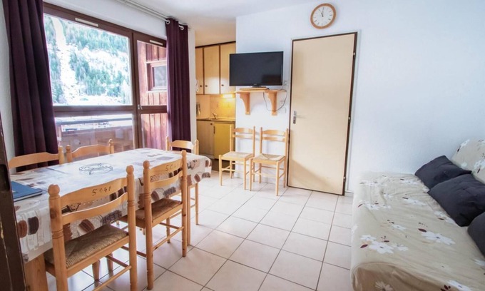 Villarodin-Bourget Apartment | 130m from ski slopes, 5th floor, balcony, parking, tv, ski locker, 35m², La Norma