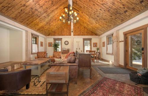 Fraser Ski Chalet | 133 Eisenhower