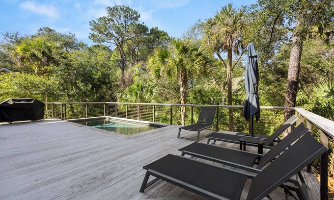 Vanderhorst Plantation House | 133 Governors: Beautiful 4BR Home, Private Pool, Beach Gear/Bike Credit