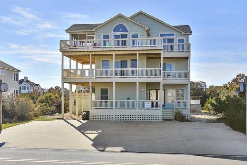 Whalehead Beach House | 1345 Sundancer 4 Min Walk to Beach